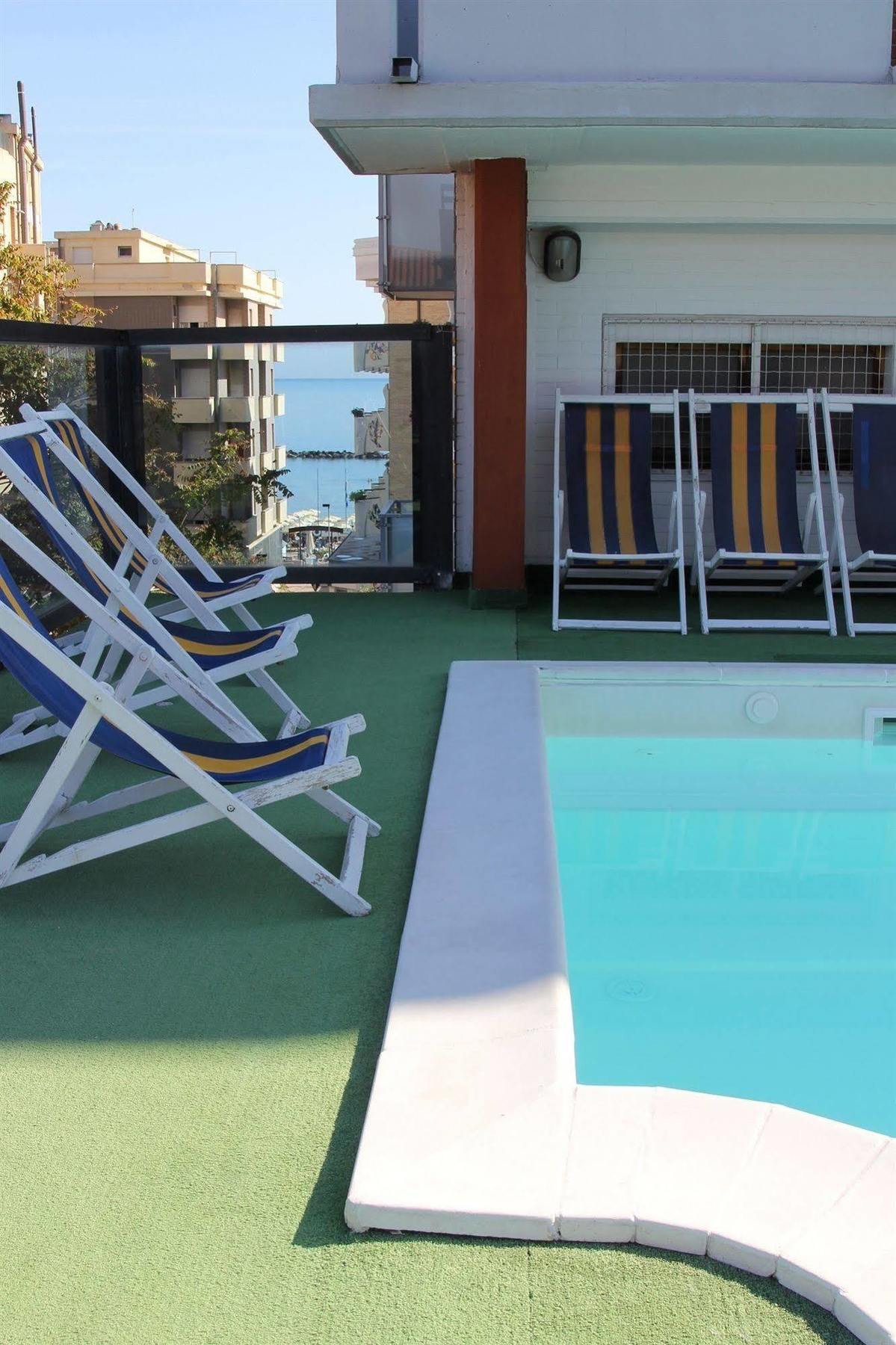 Hotel Caesar Pésaro Exterior foto